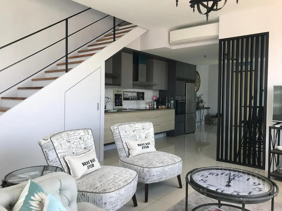 דירות ג'ורג' טאון Sunrise Gurney Seaview Luxury Duplex מלזיה