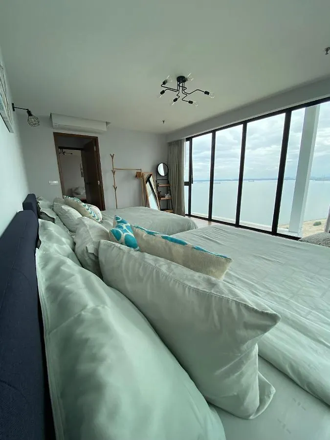דירות ג'ורג' טאון Sunrise Gurney Seaview Luxury Duplex מלזיה