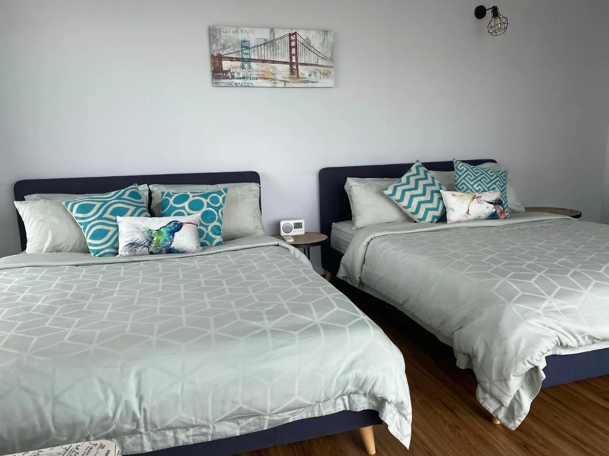 דירות ג'ורג' טאון Sunrise Gurney Seaview Luxury Duplex מלזיה